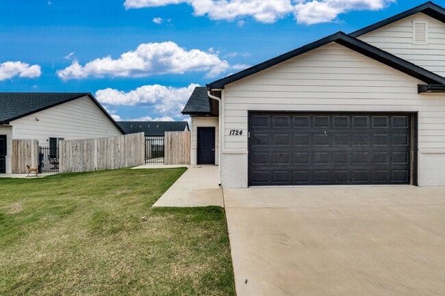 Building Photo - 1713 Rover Ct