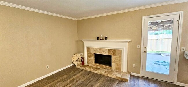 Foto del edificio - 3214 Bayou Crossing