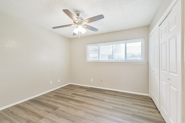 Foto del edificio - 5646 Birchmont Dr