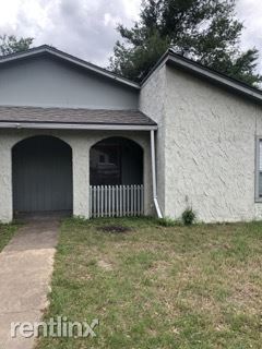 Building Photo - 2 br, 1 bath Duplex - 1512 Pine Ridge Dr B