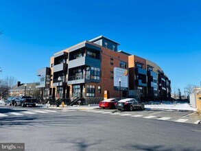 Building Photo - 1106 S Highland St
