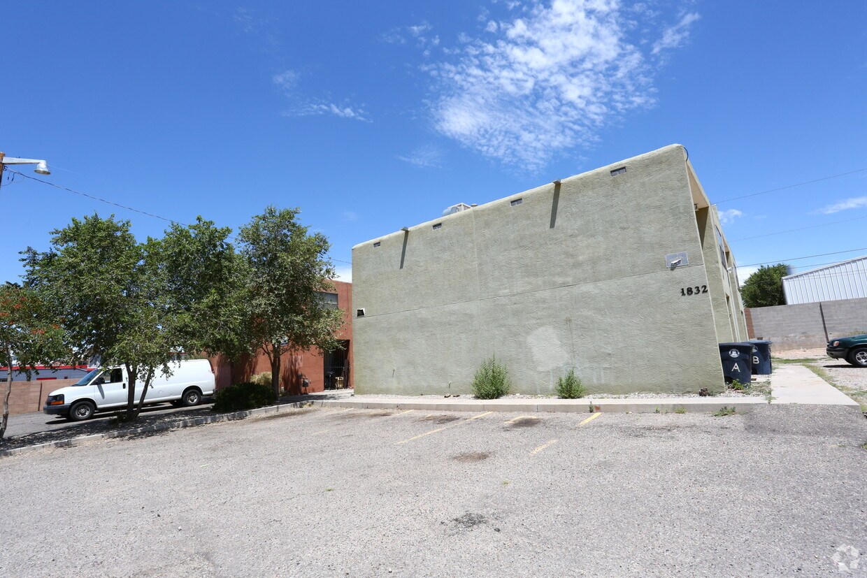 Foto del edificio - 1830-1832 Buena Vista Dr SE