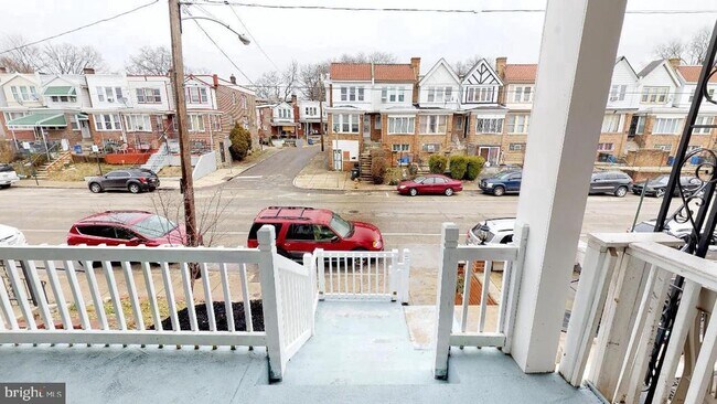 Building Photo - 5942 Kemble Ave