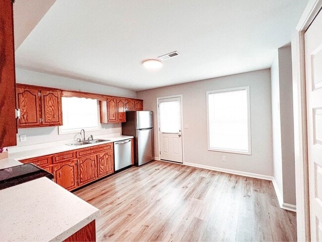 Building Photo - 124 Ballygar St