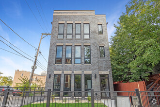 Building Photo - 418 E Oakwood Blvd