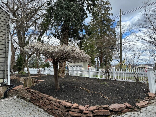 Foto del edificio - 41 River Rd