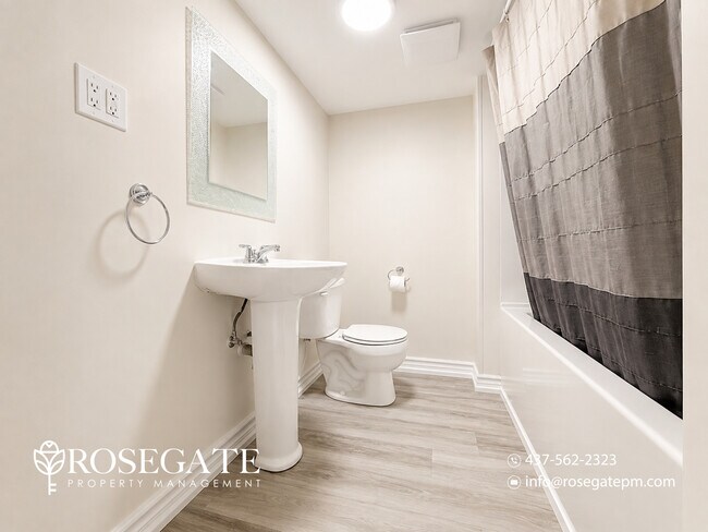 Photo du bâtiment - Spacious All-Inclusive 1-Bedroom Basement Apartment with Parking in Barrie