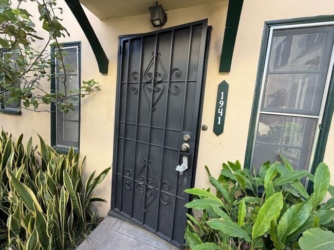 Photo - 1939 W Washington Blvd Apartment