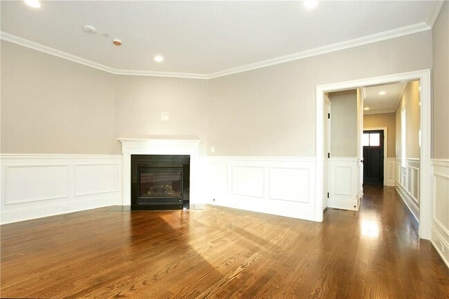 Building Photo - 150 Woodside Ave