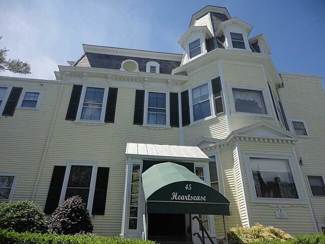 Building Photo - 45 Ayrault St