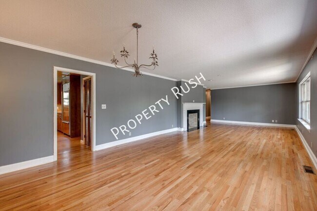 Building Photo - 303 Windmere Dr