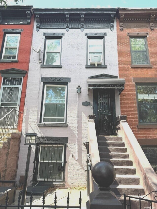 Primary Photo - 161A Hull St