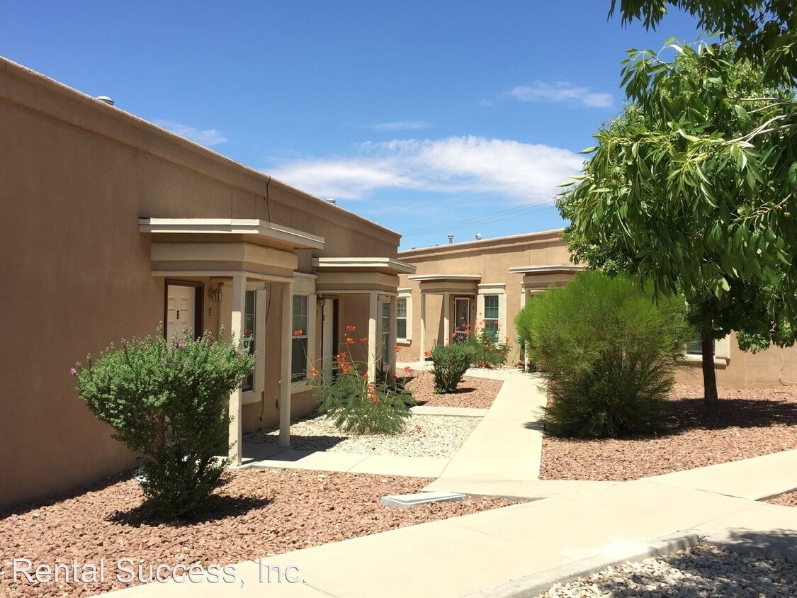 Primary Photo - 260 McClintock Dr