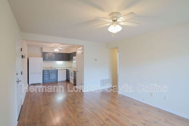 Foto del edificio - 725 Ridgeside Dr