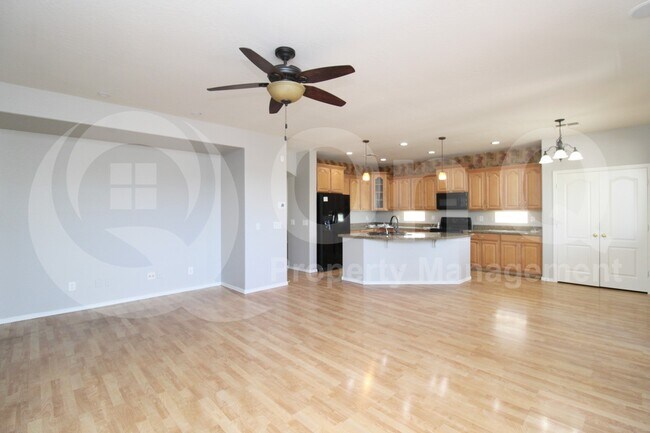 Foto del edificio - 1467 E Chestnut Ln