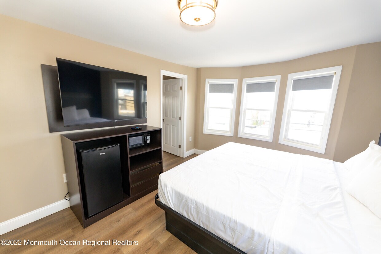 61 Sumner Ave Unit 401, Seaside Heights, NJ 08751 Room for Rent in