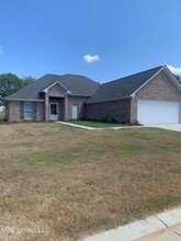 Building Photo - 624 Westfield Dr
