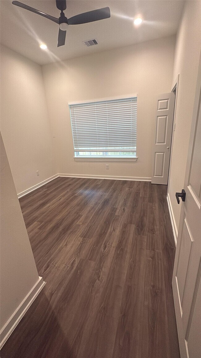 Foto del edificio - 605 Center St