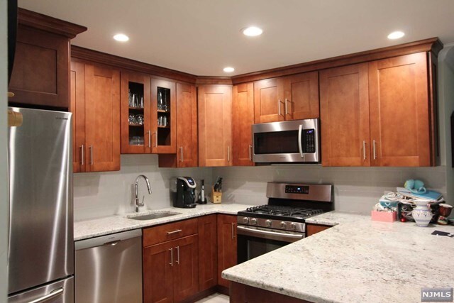 Foto del edificio - 153 Evergreen Rd