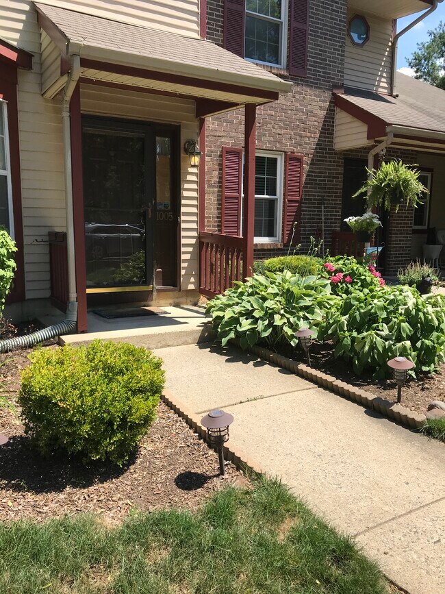 Puerta principal - 1005 Hemlock Ct