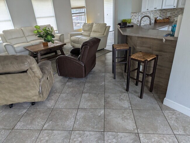 Foto del edificio - 1312 SW 25th St