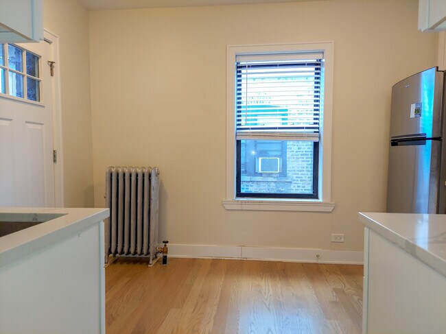 Foto del edificio - 4604 N Winchester Ave