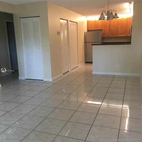 Primary Photo - 10574 Royal Palm Blvd