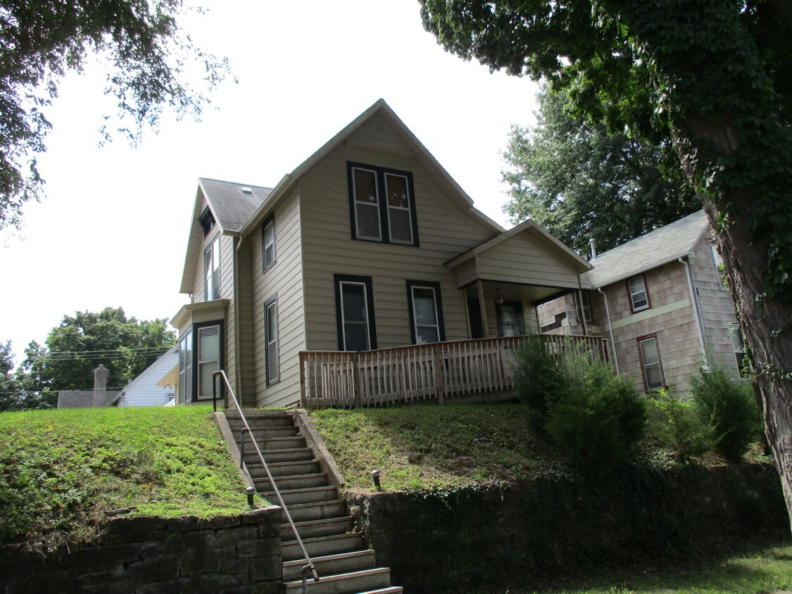 1411 Jefferson St, Burlington, IA 52601 House for Rent in Burlington
