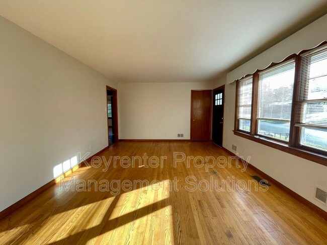 Building Photo - 908 Belmore Ave