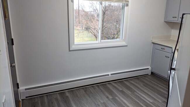Foto del edificio - 9066 Gross Point Rd