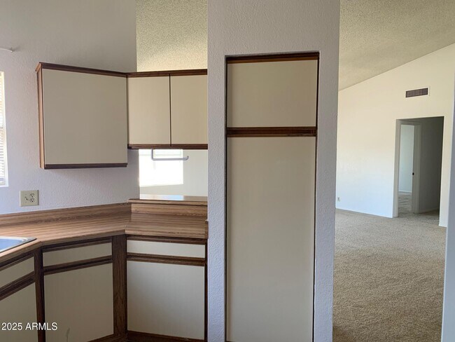 Foto del edificio - 8135 W Krall St