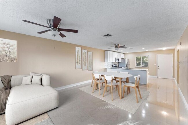 Foto del edificio - 2928 Bancroft Cir E