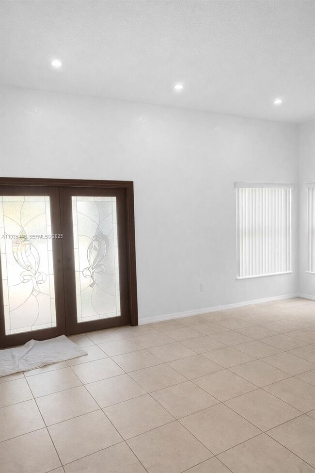 Building Photo - 14964 SW 32nd Terrace