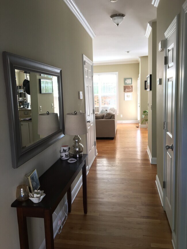 Pasillo de entrada - 4734 Hunter Crest Ln