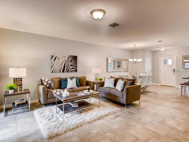 Foto del edificio - 17061 Water Spring Blvd