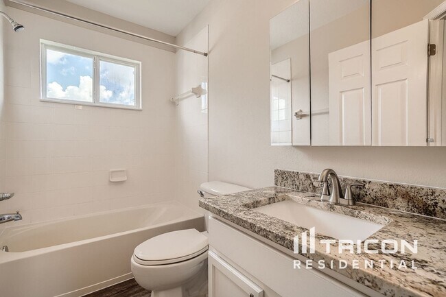 Foto del edificio - 6251 Blue Runner Ct