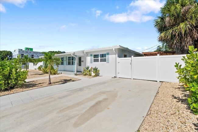 Building Photo - 2741 Parker Ave