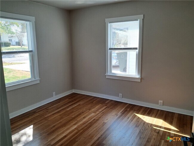 Building Photo - 1706 S 41st St