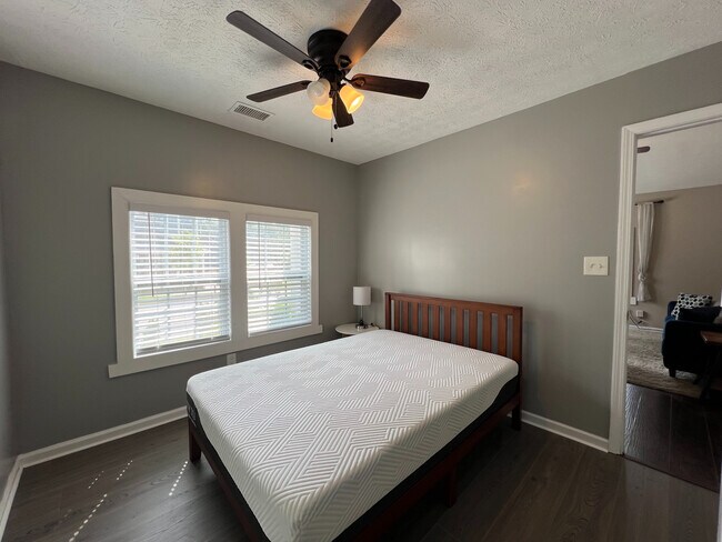 Foto del edificio - Room in House on Scott St NW