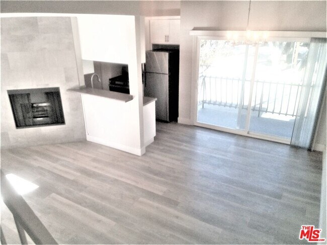 Building Photo - 11230 Camarillo St