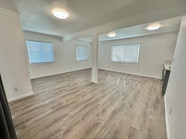 Building Photo - 785 Olena St