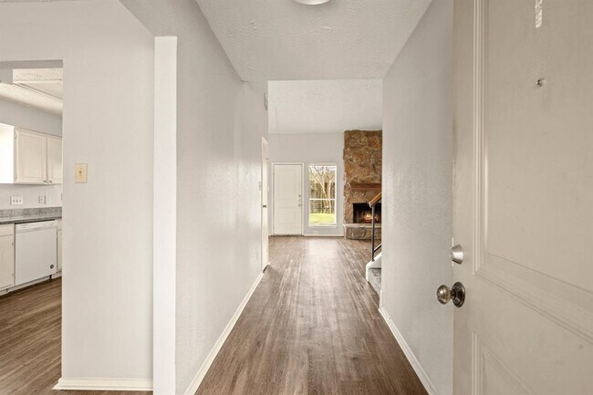 Foto del edificio - 8618 Hazy Meadow Ln