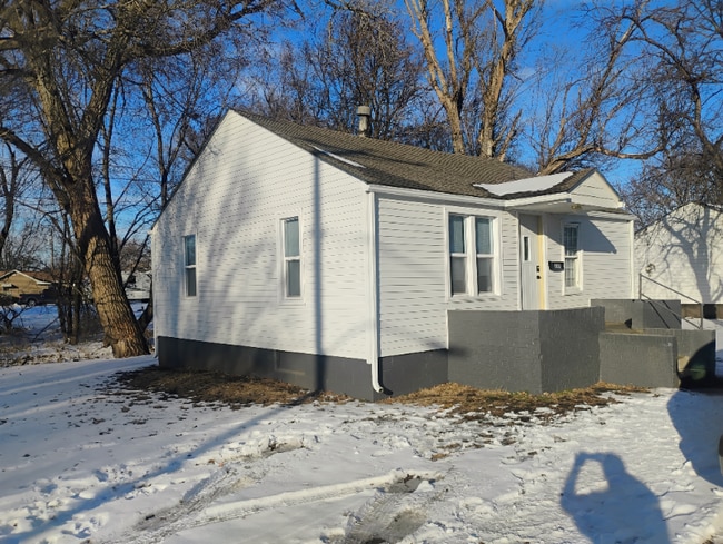 Building Photo - 209 1st Ave