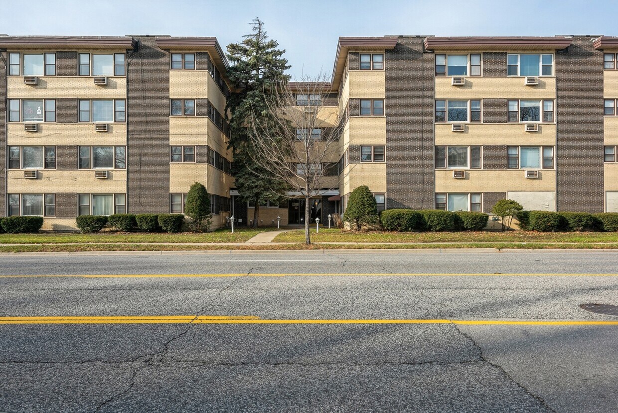 8644 Skokie Blvd Unit 306, Skokie, IL 60077 Room for Rent in Skokie