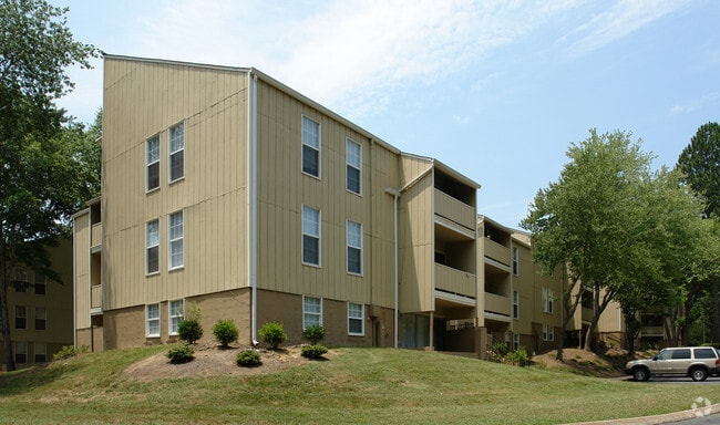 Foto del edificio - Lake Woodard Apartment Homes