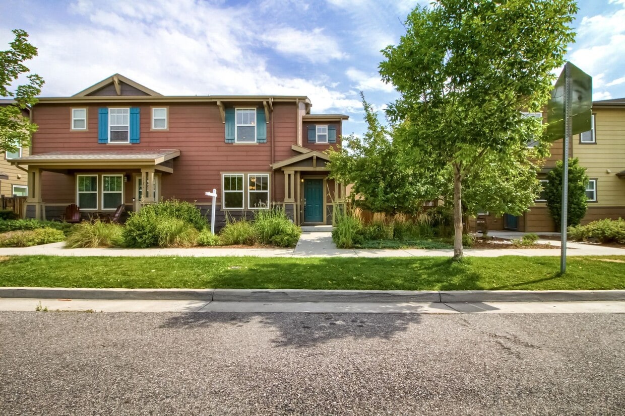 Beautiful 3 bedroom townhome in Central Park (Stapleton) Neighborhood - Beautiful 3 bedroom townhome in Central Park (Stapleton) Neighborhood