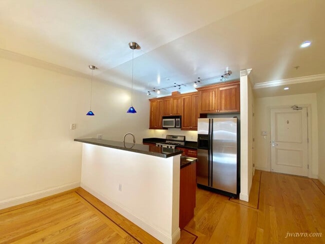 Building Photo - 166 Sanchez St