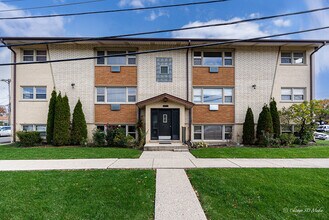 Building Photo - 7005 W Gunnison St