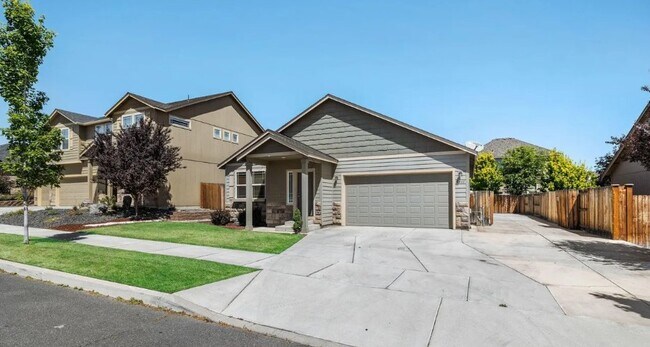 Building Photo - 2403 NW Glen Oak Ave