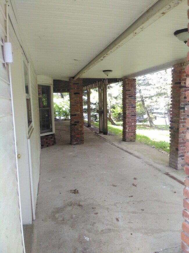 Building Photo - 22 Rock Dr